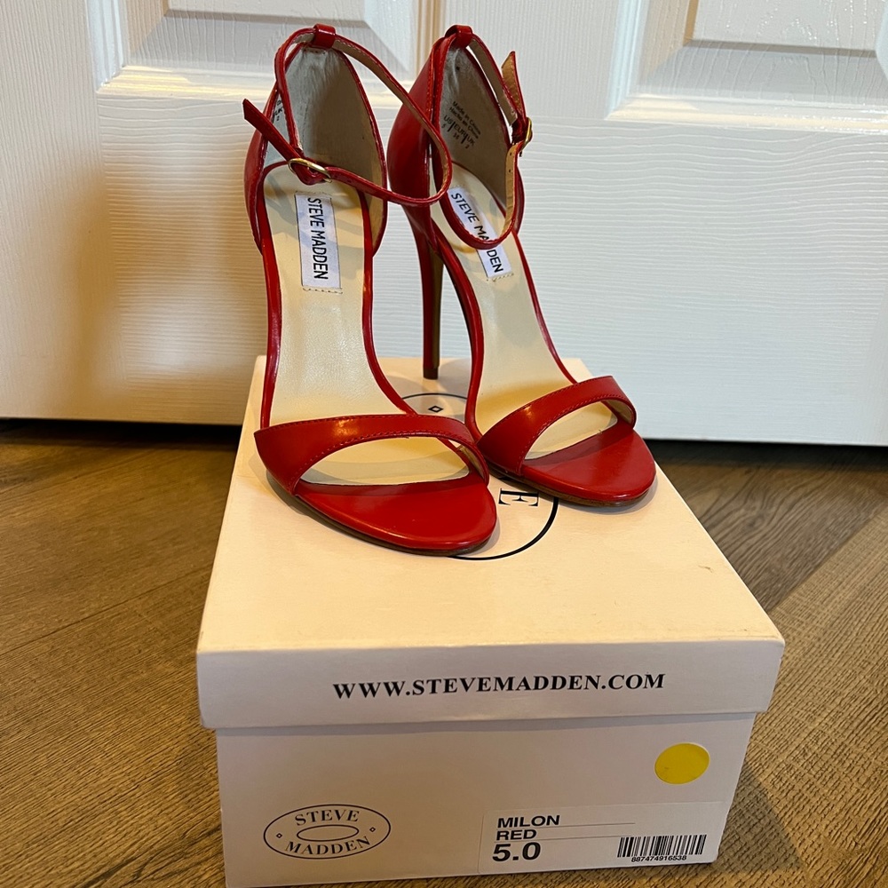 Steve Madden Milon 4" Heels - Size: 5 - Color: Red